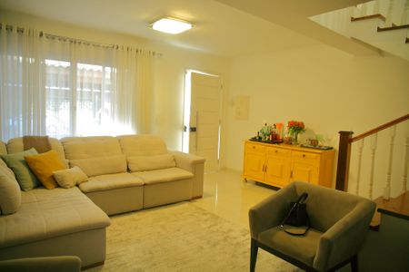 Casa à venda com 201m², 3 quartos e 3 vagasSala