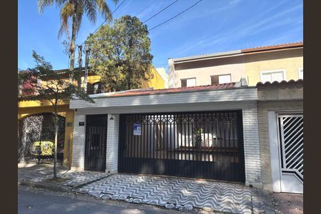 Casa à venda com 201m², 3 quartos e 3 vagasFachada