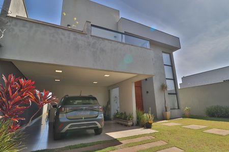 Casa para alugar com 490m², 4 quartos e 4 vagasFachada