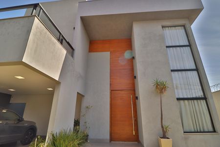 Casa para alugar com 490m², 4 quartos e 4 vagasFachada