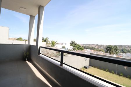 Casa para alugar com 490m², 4 quartos e 4 vagasSuíte 2 - Sacada