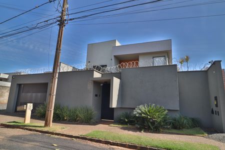 Casa para alugar com 490m², 4 quartos e 4 vagasFachada