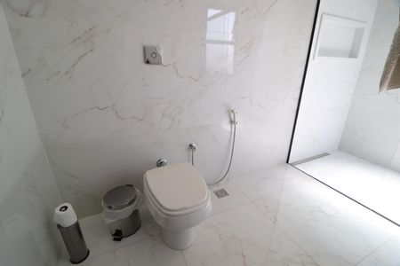 Casa para alugar com 490m², 4 quartos e 4 vagasBanheiro Suíte 2