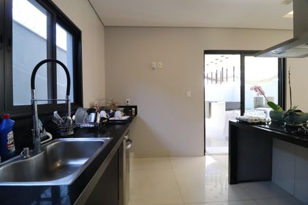 Casa para alugar com 490m², 4 quartos e 4 vagasCozinha