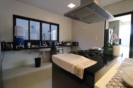 Casa para alugar com 490m², 4 quartos e 4 vagasCozinha