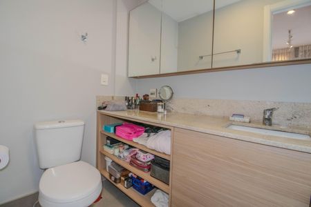 Apartamento à venda com 80m², 3 quartos e 1 vaga Apartamento à venda com 80m², 3 quartos e 1 vagaBanheiro da Suíte