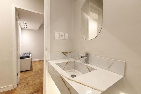 Apartamento à venda com 75m², 2 quartos e 1 vagaBanheiro Social