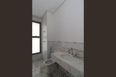 Apartamento à venda com 294m², 4 quartos e 5 vagas Apartamento à venda com 294m², 4 quartos e 5 vagasBanheiro da Suíte 2