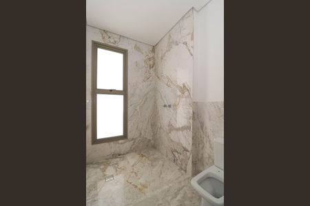 Apartamento à venda com 294m², 4 quartos e 5 vagas Apartamento à venda com 294m², 4 quartos e 5 vagasBanheiro da Suíte 1