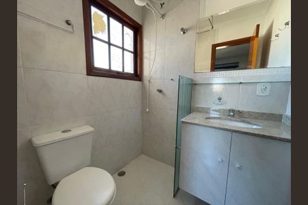 Casa de condomínio à venda com 137m², 4 quartos e 5 vagasBanheiro 3