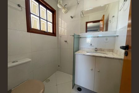 Casa de condomínio à venda com 137m², 4 quartos e 5 vagasBanheiro 2