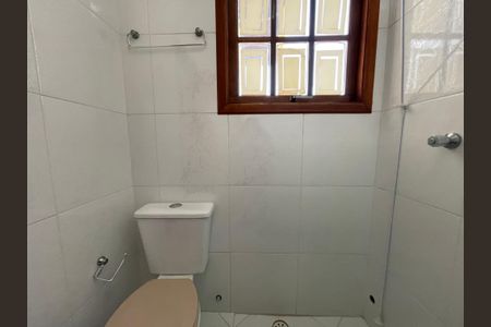 Casa de condomínio à venda com 137m², 4 quartos e 5 vagasBanheiro 2