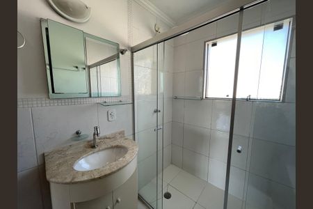 Casa de condomínio à venda com 137m², 4 quartos e 5 vagasBanheiro 4