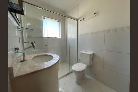 Casa de condomínio à venda com 137m², 4 quartos e 5 vagasBanheiro 4