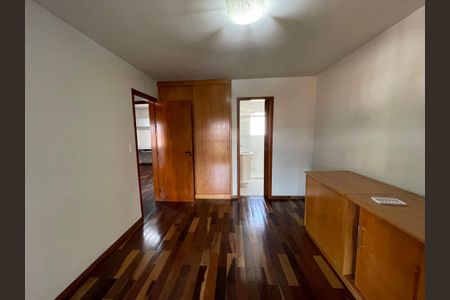 Casa de condomínio à venda com 137m², 4 quartos e 5 vagasQuarto 4