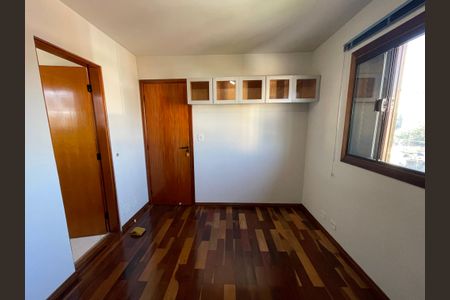 Casa de condomínio à venda com 137m², 4 quartos e 5 vagasQuarto 2