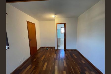 Casa de condomínio à venda com 137m², 4 quartos e 5 vagasQuarto 1