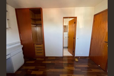 Casa de condomínio à venda com 137m², 4 quartos e 5 vagasQuarto 2