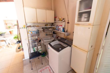 Casa à venda com 165m², 3 quartos e 3 vagas Casa à venda com 165m², 3 quartos e 3 vagasÁrea de Serviço