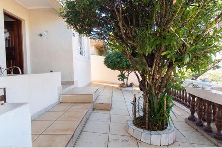 Casa à venda com 165m², 3 quartos e 3 vagas Casa à venda com 165m², 3 quartos e 3 vagasÁrea Externa