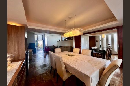 Casa à venda com 278m², 3 quartos e 3 vagasSala 