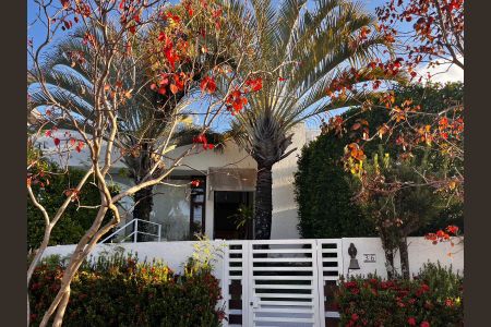 Casa à venda com 278m², 3 quartos e 3 vagasFachada