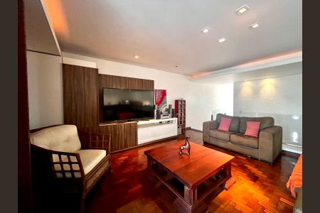 Casa à venda com 278m², 3 quartos e 3 vagasSala de TV