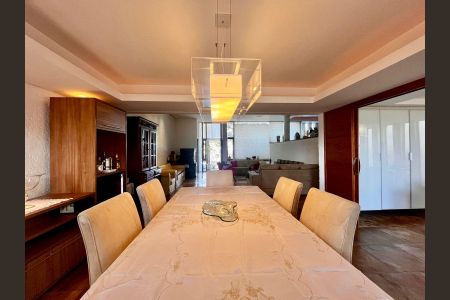 Casa à venda com 278m², 3 quartos e 3 vagasSala 