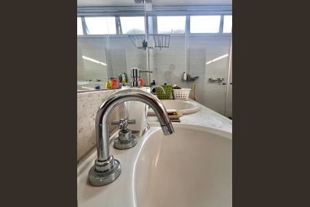 Casa à venda com 278m², 3 quartos e 3 vagasBanheiro Suíte 2