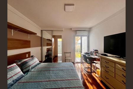 Casa à venda com 278m², 3 quartos e 3 vagasSuíte 2