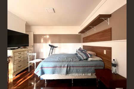 Casa à venda com 278m², 3 quartos e 3 vagasSuíte 2