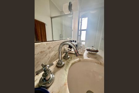 Casa à venda com 278m², 3 quartos e 3 vagasBanheiro