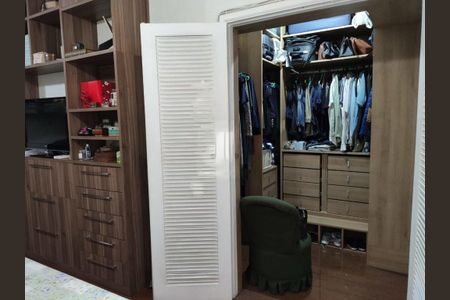 Casa à venda com 585m², 4 quartos e 3 vagas