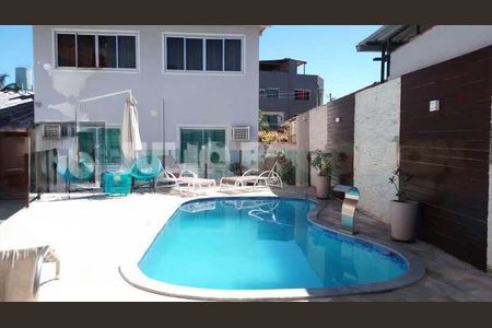 Casa à venda com 214m², 5 quartos e 4 vagas