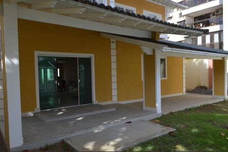Casa de condomínio para alugar com 362m², 5 quartos e 5 vagas Casa de condomínio para alugar com 362m², 5 quartos e 5 vagasQuintal
