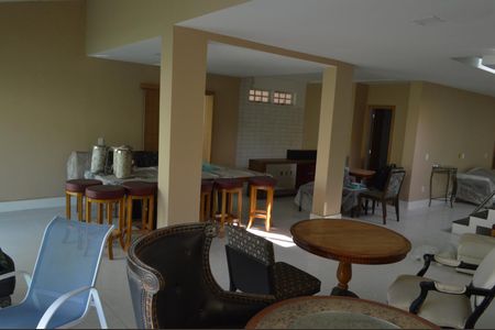 Casa de condomínio para alugar com 362m², 5 quartos e 5 vagas Casa de condomínio para alugar com 362m², 5 quartos e 5 vagasSala