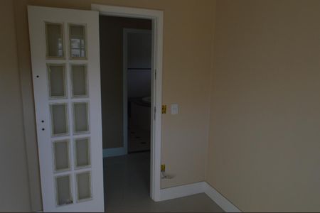 Casa de condomínio para alugar com 362m², 5 quartos e 5 vagas Casa de condomínio para alugar com 362m², 5 quartos e 5 vagasCloset da Suíte 3