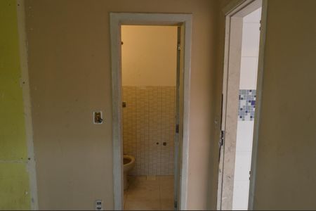 Casa de condomínio para alugar com 362m², 5 quartos e 5 vagas Casa de condomínio para alugar com 362m², 5 quartos e 5 vagasBanheiro de serviço