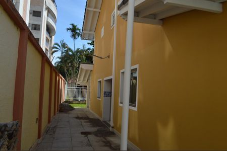 Casa de condomínio para alugar com 362m², 5 quartos e 5 vagas Casa de condomínio para alugar com 362m², 5 quartos e 5 vagasCorredor