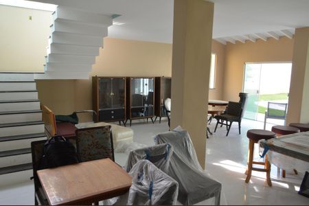 Casa de condomínio para alugar com 362m², 5 quartos e 5 vagas Casa de condomínio para alugar com 362m², 5 quartos e 5 vagasSala