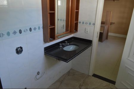 Casa de condomínio para alugar com 362m², 5 quartos e 5 vagas Casa de condomínio para alugar com 362m², 5 quartos e 5 vagasBanheiro da Suíte 2