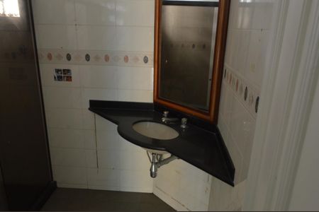 Casa de condomínio para alugar com 362m², 5 quartos e 5 vagas Casa de condomínio para alugar com 362m², 5 quartos e 5 vagasBanheiro Social