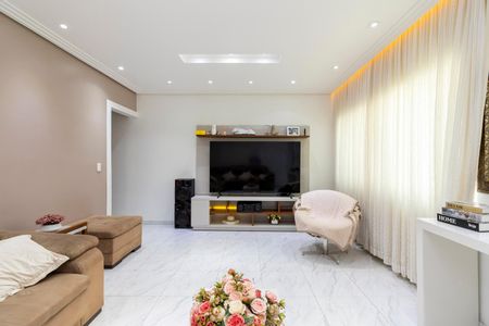 Casa à venda com 192m², 4 quartos e 3 vagas Casa à venda com 192m², 4 quartos e 3 vagasSala