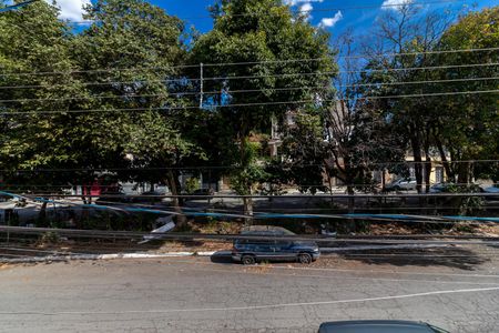 Casa à venda com 192m², 4 quartos e 3 vagas Casa à venda com 192m², 4 quartos e 3 vagasVaranda da Sala - Vista