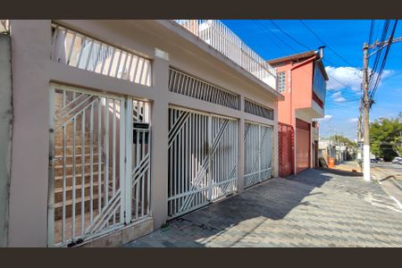 Casa à venda com 192m², 4 quartos e 3 vagas Casa à venda com 192m², 4 quartos e 3 vagasFachada