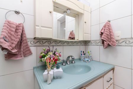 Casa à venda com 192m², 4 quartos e 3 vagas Casa à venda com 192m², 4 quartos e 3 vagasBanheiro