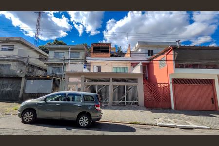 Casa à venda com 192m², 4 quartos e 3 vagas Casa à venda com 192m², 4 quartos e 3 vagasFachada