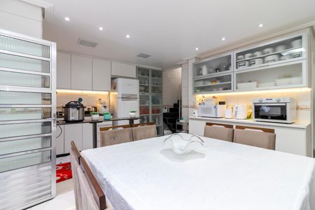 Casa à venda com 192m², 4 quartos e 3 vagas Casa à venda com 192m², 4 quartos e 3 vagasCozinha