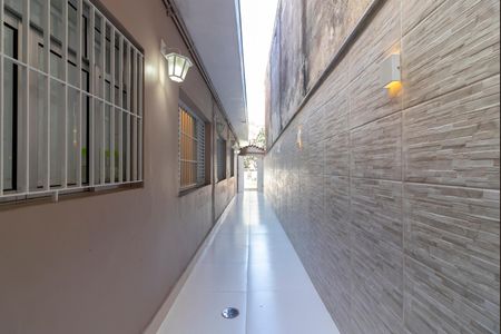 Casa à venda com 192m², 4 quartos e 3 vagas Casa à venda com 192m², 4 quartos e 3 vagasCorredor Lateral