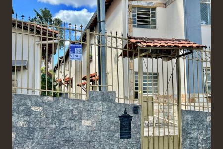 Casa de condomínio à venda com 57m², 3 quartos e sem vaga Casa de condomínio à venda com 57m², 3 quartos e sem vagaPlaquinha instalada